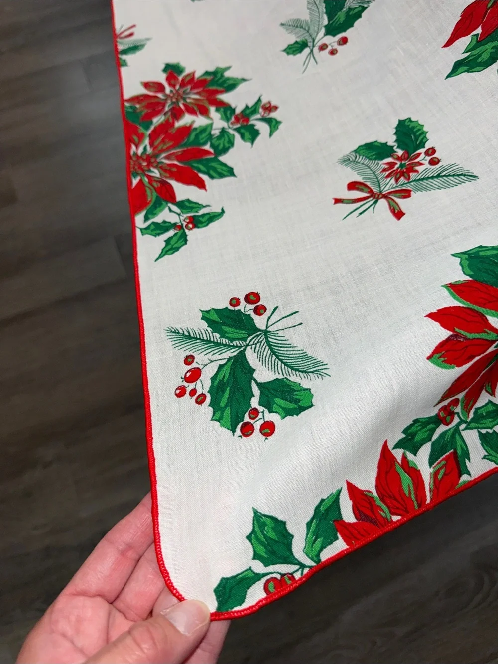 Vintage Christmas holiday tablecloth Pointsettias rectangle rounded corners